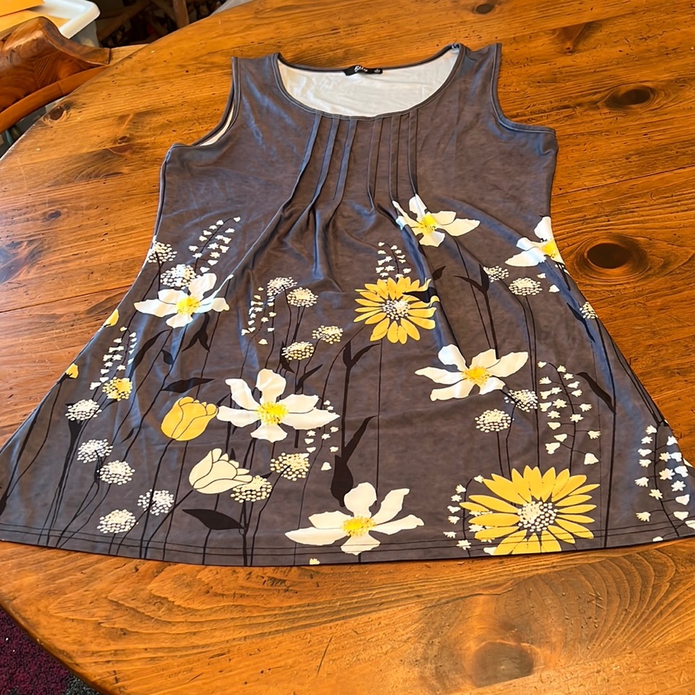 Lily Sleeveless Tunic Top Grey w/ Yellow Flowers Size Large